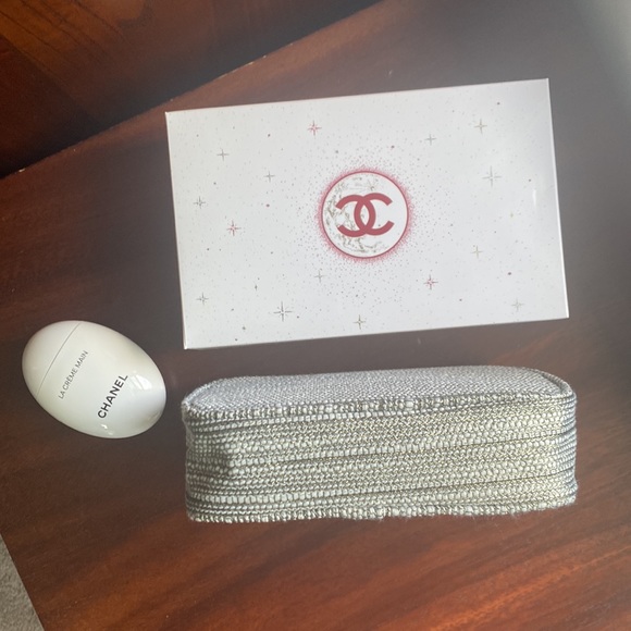 CHANEL 2022 Gift Set Bag & Hand Cream - Picture 3 of 9